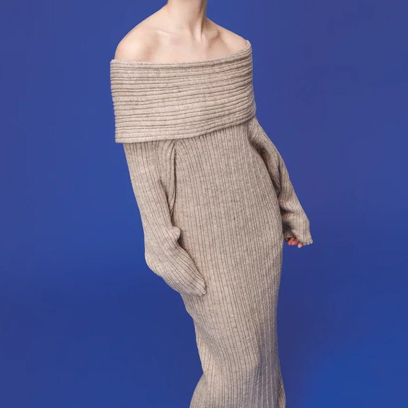 Elegantní a minimalistické maxi šaty s odhalenými rameny z jednobarevného úpletu