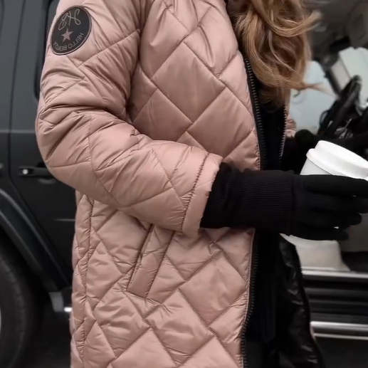 Bogna | Elegantní prošívaná péřová bunda s kapucí
