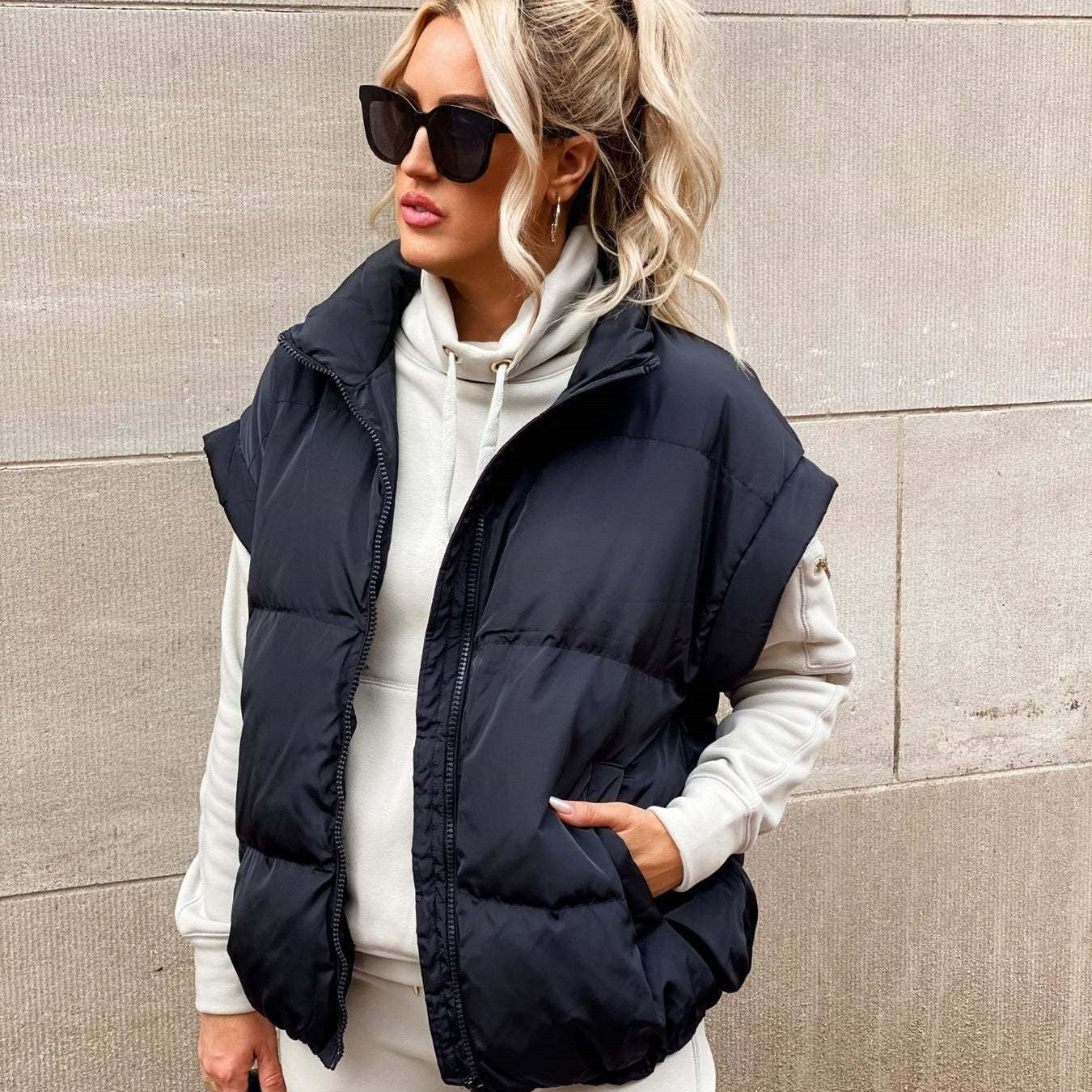 Dámská vesta – Prošívaná a polstrovaná – Volný střih – Zapínání na zip