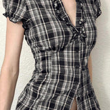 Britská kostkovaná halenka, výstřih do V s volánky a nafoukanými rukávy