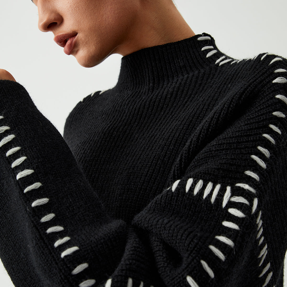 Alma | Oversize-Dolcevita svetr s Piqué detaily