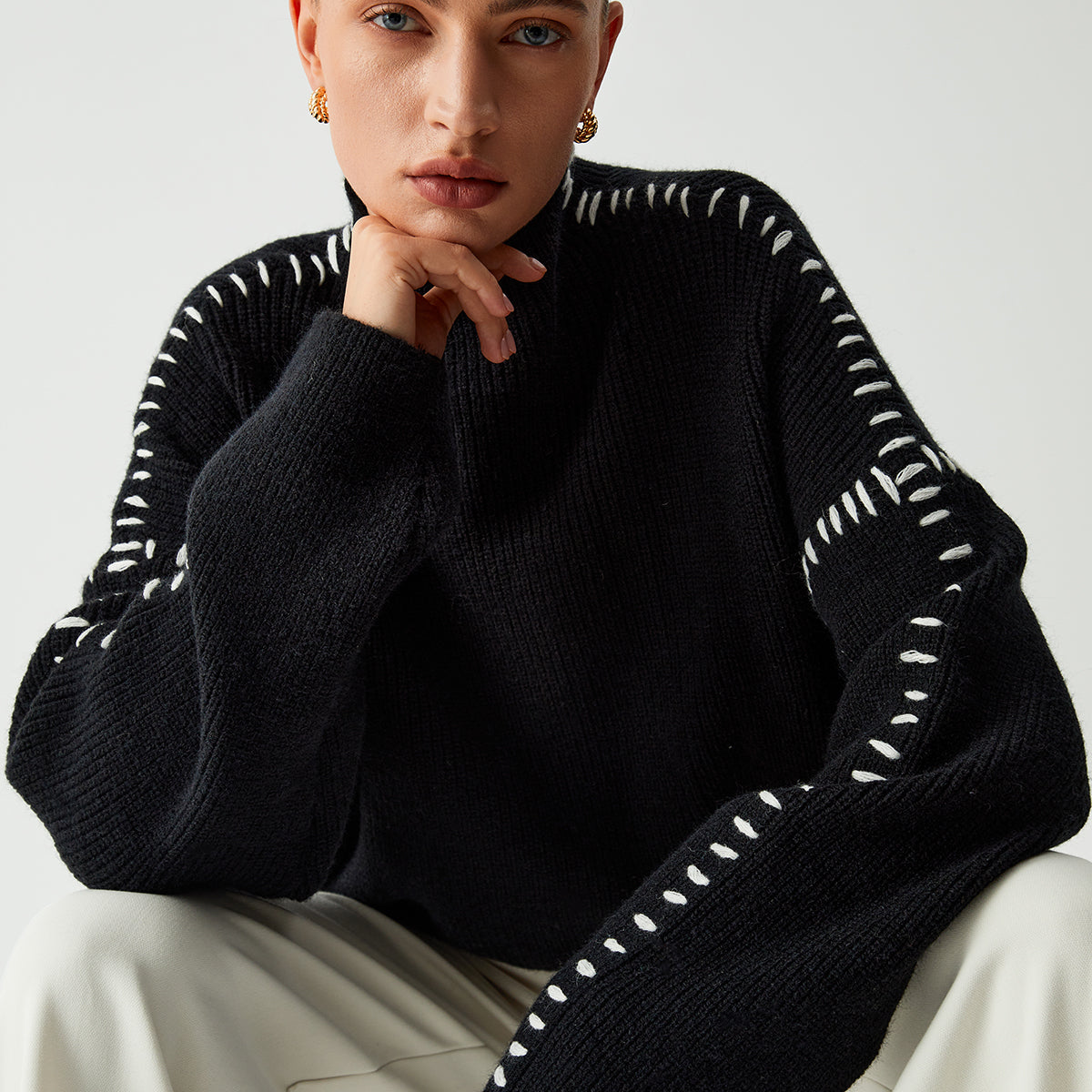 Alma | Oversize-Dolcevita svetr s Piqué detaily
