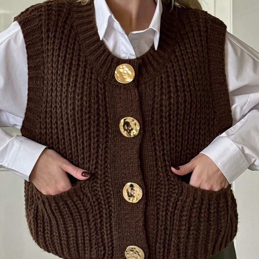 Dámský pletený kardigan – Volný střih – Zapínání na knoflíky – Žebrovaná textura – Kapsy