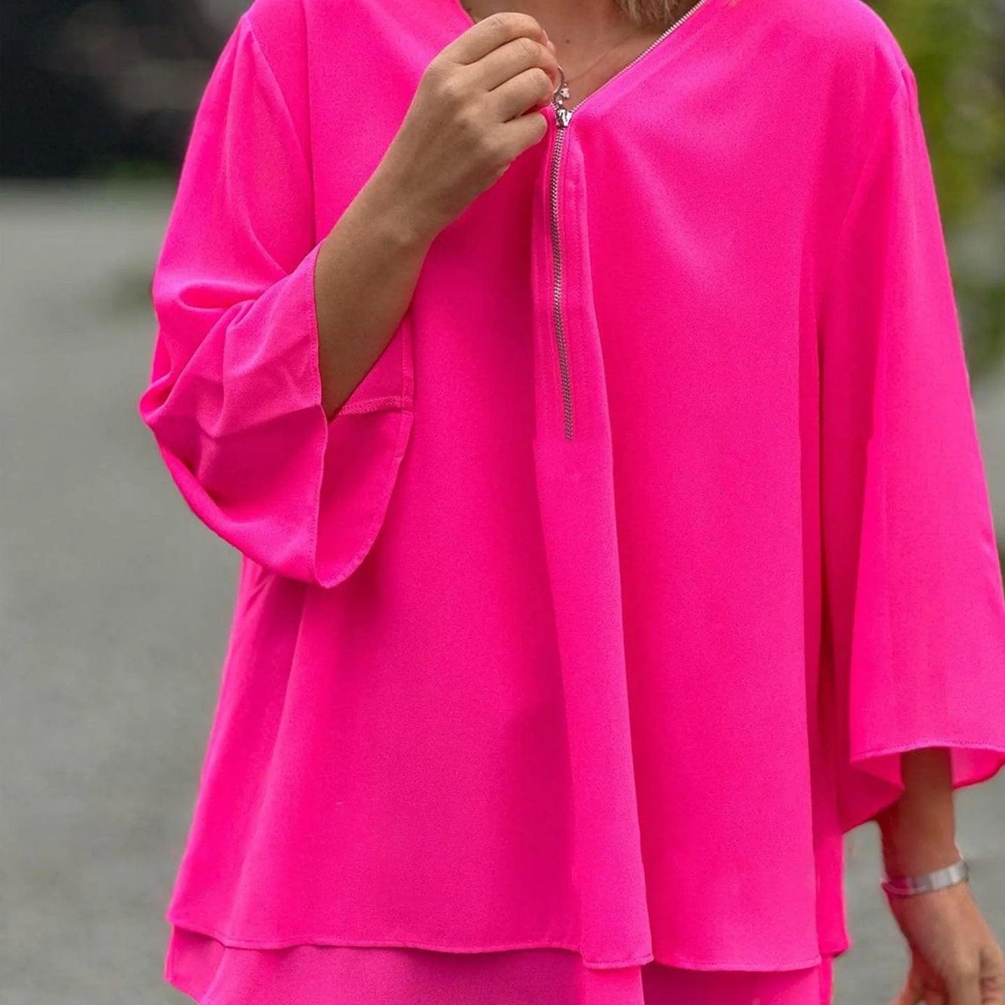 Dámská halenka – Výstřih do V se zipem – Volný střih – 3/4 rukávy – Lehký, splývavý materiál