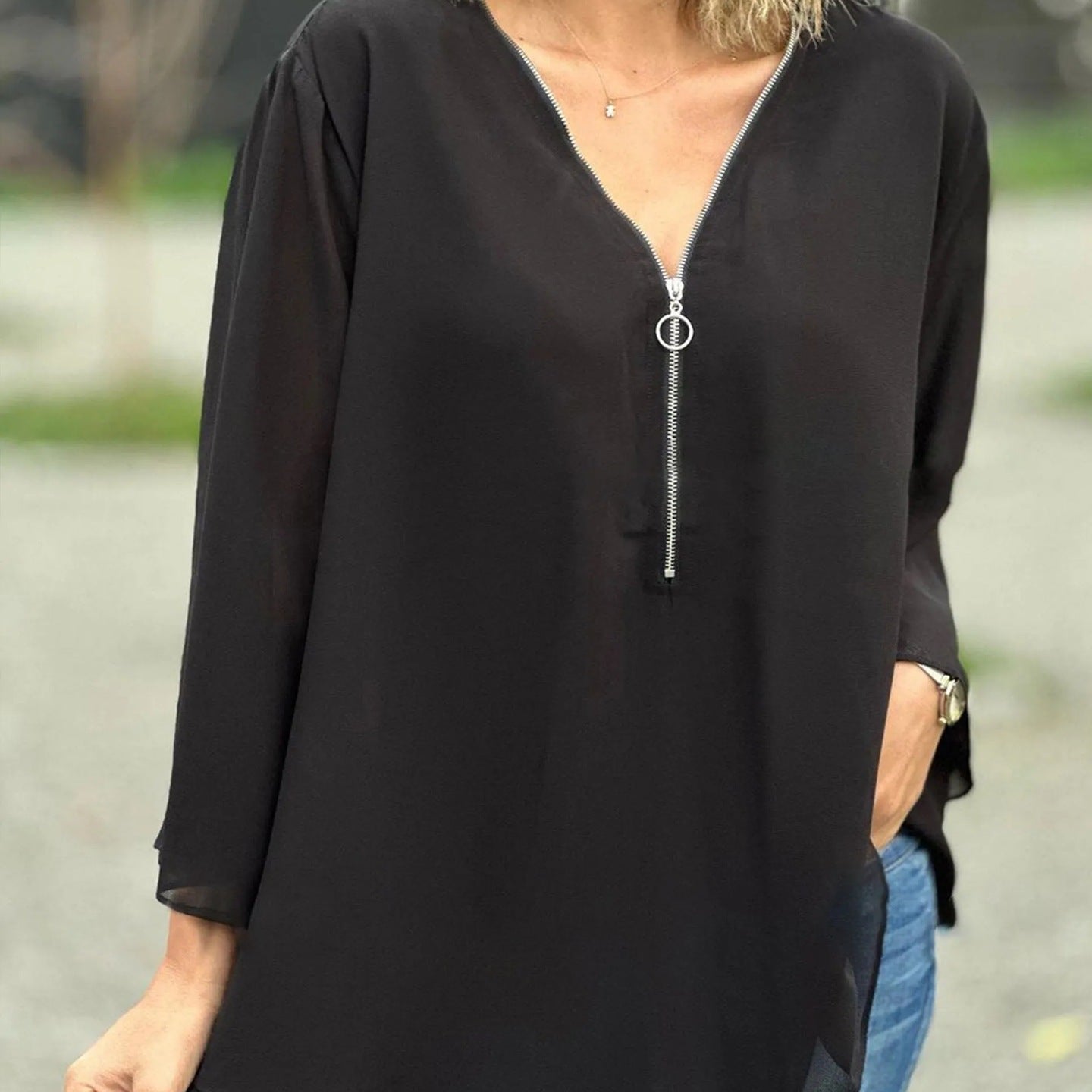 Dámská halenka – Výstřih do V se zipem – Volný střih – 3/4 rukávy – Lehký, splývavý materiál