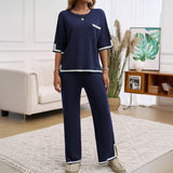 Dámská společenská souprava – Měkký úplet – Volný střih – Široké kalhoty – Kontrastní lemy