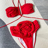 Bikiny s ramínky na krk a květinovým detailem - Elegantní a pohodlné