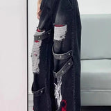 Tmavě zbarvené rozšířené džíny s širokými nohavicemi