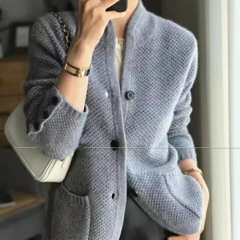 Elegantní, pohodlný a všestranný pletený kardigan pro ženy