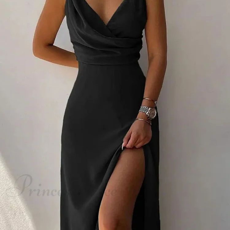 Elegantní šaty s tenkými špagetovými ramínky a okouzlujícím plisovaným rozparkem
