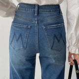 Jednoduché džíny s vysokým pasem a střihem na bootcut