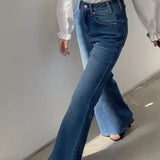 Jednoduché džíny s vysokým pasem a střihem na bootcut