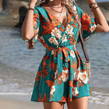 Dámský krátký overal – Zavinovací výstřih – Volánkové rukávy – Zavazovací pásek – Květinový potisk