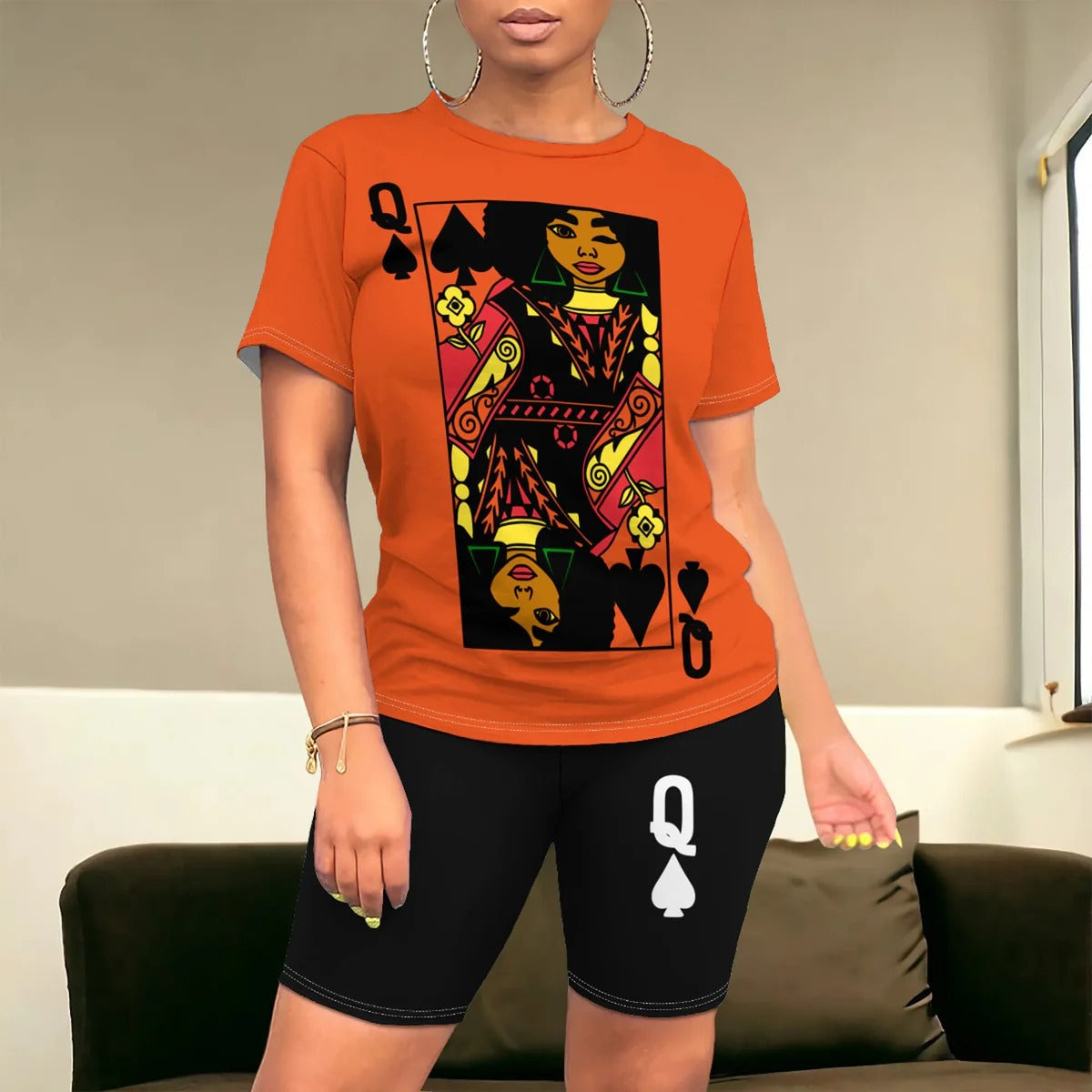 Dámská souprava trička a kraťasů – Volný střih – Grafický potisk – Bavlněný pocit