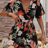 Dámský krátký overal – Zavinovací výstřih – Volánkové rukávy – Zavazovací pásek – Květinový potisk