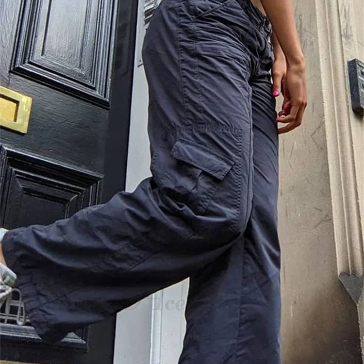 Nízké džíny Y2K s volným pasem a grunge vzorem