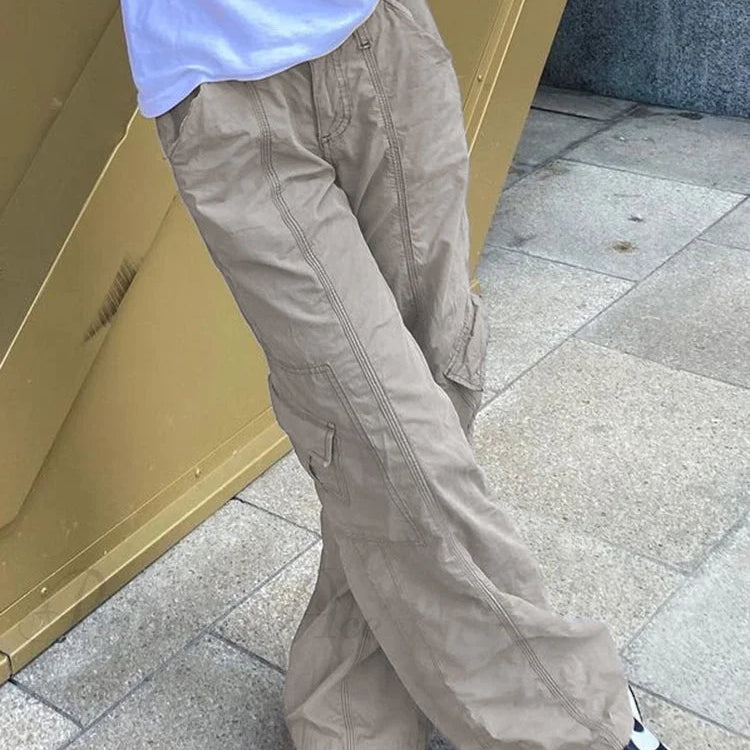 Nízké džíny Y2K s volným pasem a grunge vzorem