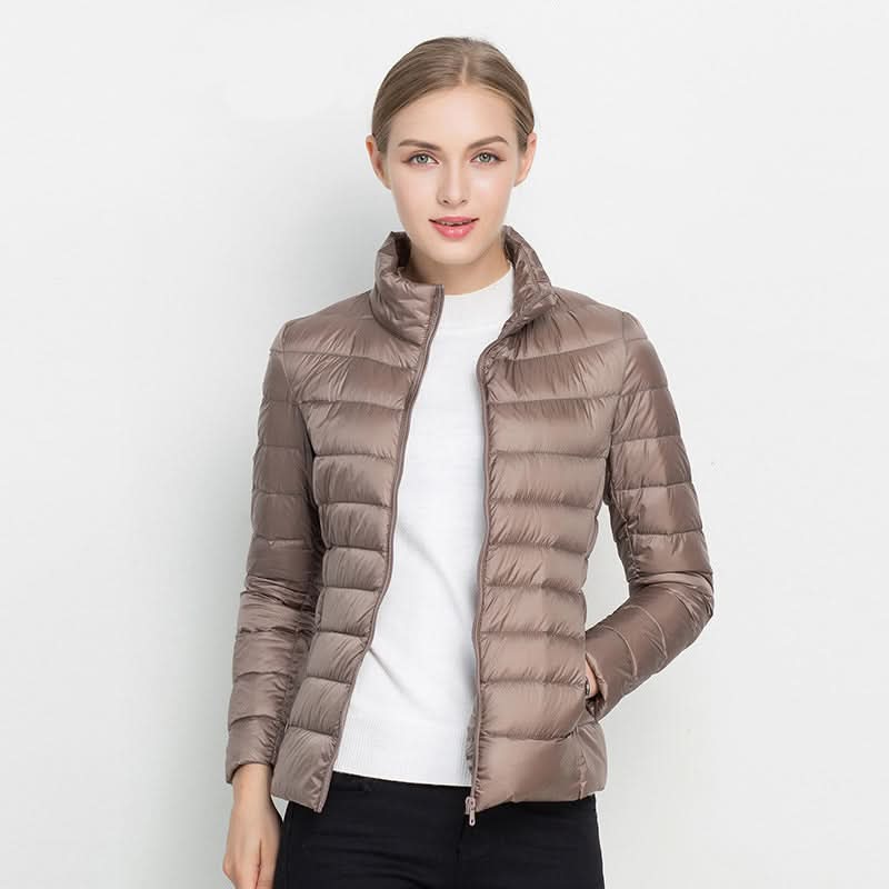 Zářivě zelená péřová bunda, elegantní a pohodlná pro ženy