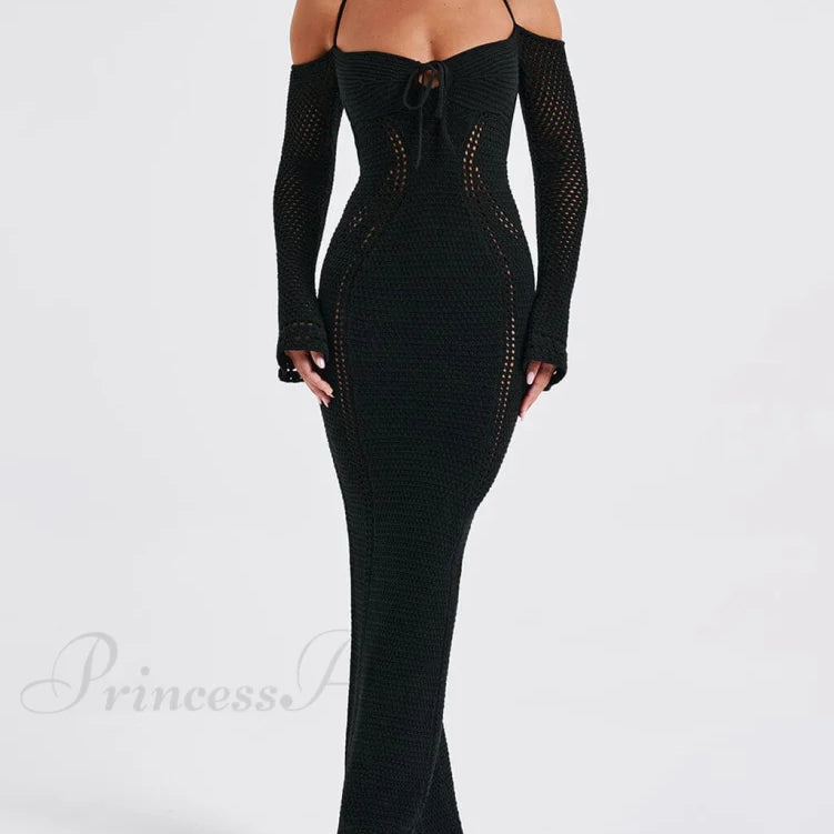 Sexy šaty s odhalenými zády a ramínky, přiléhavým a elegantním střihem, dlouhými rukávy a hlubokým výstřihem.