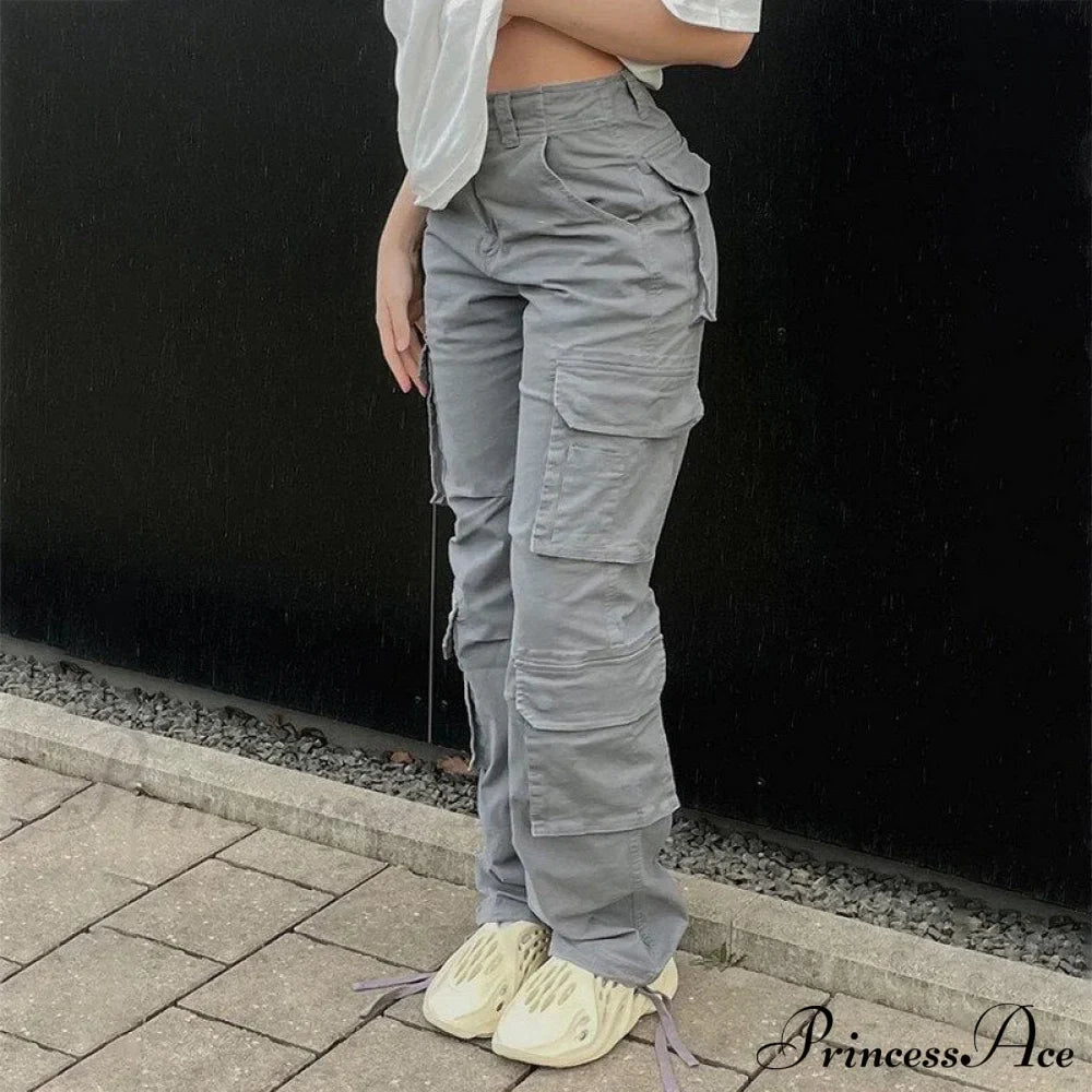 Streetwear kalhoty s kapsami, širokými nohavicemi a vysokým pasem, rovný střih.