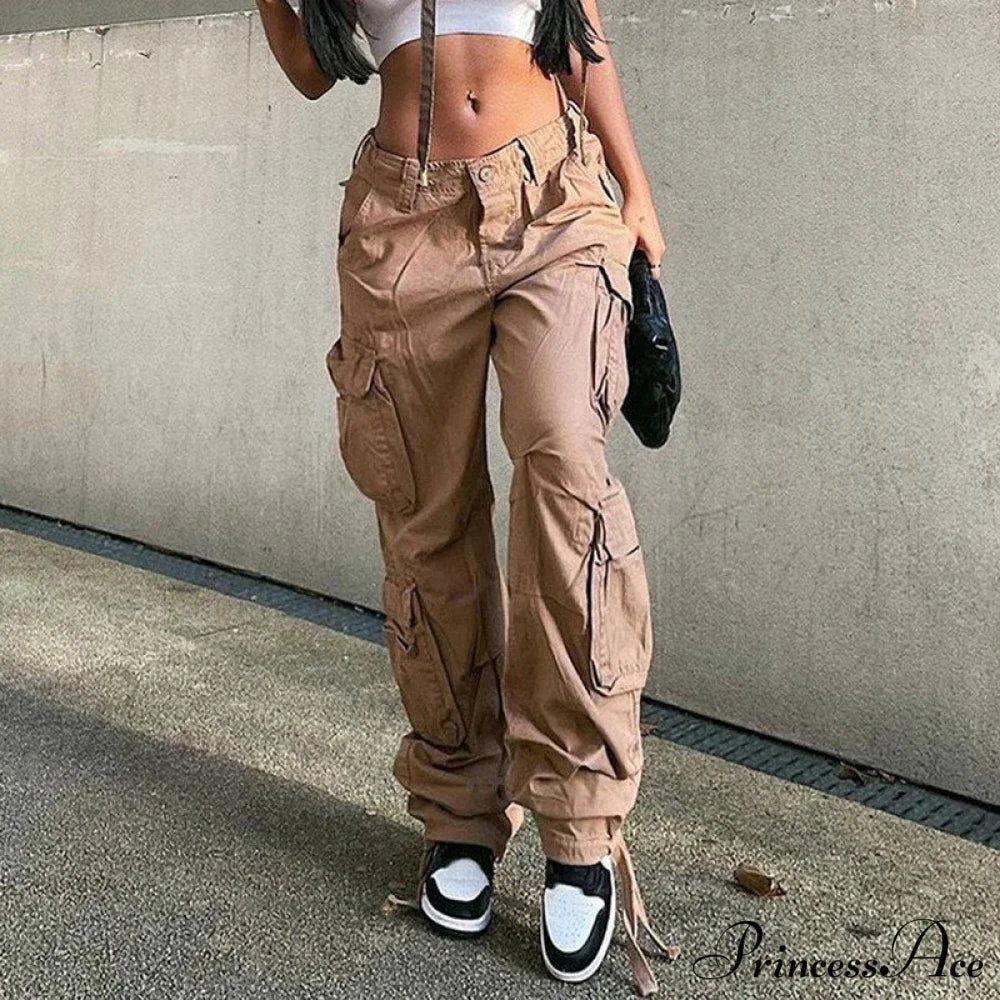 Streetwear kalhoty s kapsami, širokými nohavicemi a vysokým pasem, rovný střih.