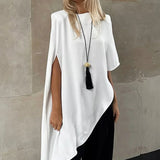 Bílá halenka s asymetrickým kulatým výstřihem a krátkými rukávy