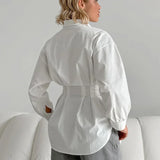 Bílá skládaná halenka s přiléhavým pasem